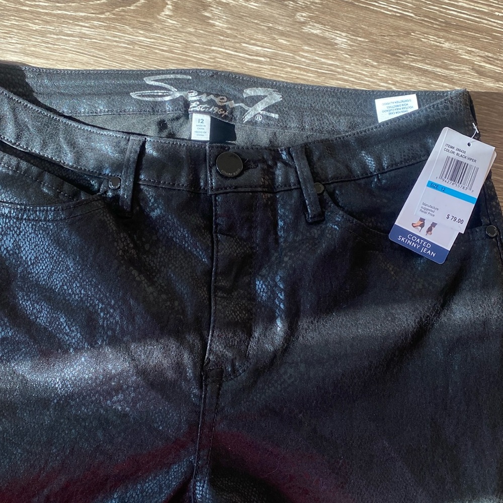 Black viper pants
